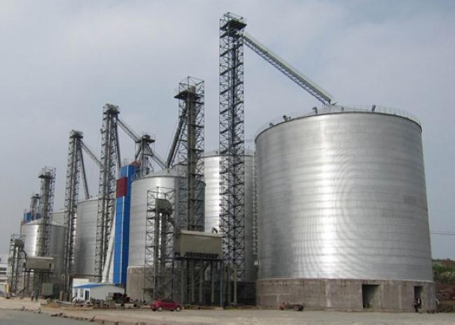 东英镇大型钢板库构造参数及水泥储存质量